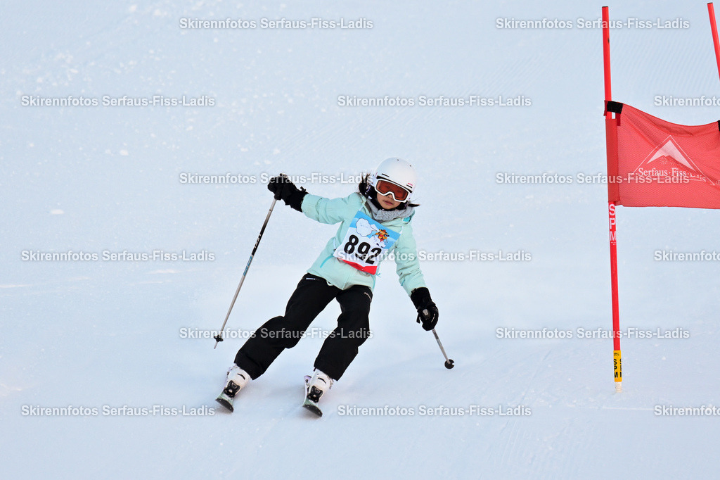 SRF_25.12.2025_0282 | Skirennfotos,Serfaus,Fiss,Ladis,Kinderskirennen,Winter,Tirol,Oberland,skirace,SFL,feelfree,weil wir's genießen,ski,Ski,skifahren,Sonnenplateau, - Realisiert mit Pictrs.com