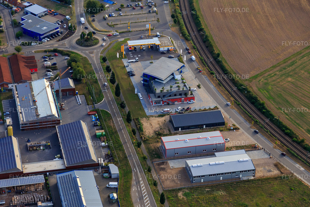 Luftbild: Industriegebiet Im Speyerer Tal mit JET Tankstelle, Südpfalz Innovation Hub eG und Metallbau Sent in Rülzheim im Bundesland Rheinland-Pfalz in Deutschland. Foto: IMG_094538.jpg vom 02.09.2016 durch Werner Riehm/FLY-FOTO.deWWW.JET.DE