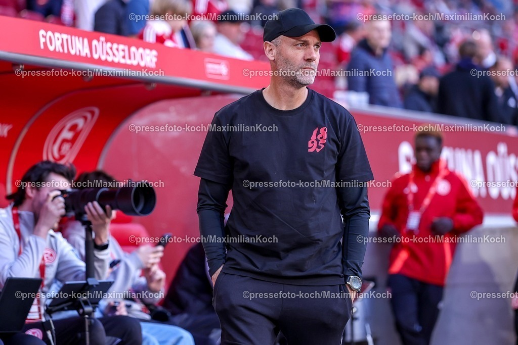 F9524042601003 | 24.04.2026, Fußball, Fortuna Düsseldorf - SC Dynamo Dresden, 2. Fußball Bundesliga, Herren, Merkur Spiel-Arena, 31. Spieltag, Saison 2025 2026: Cheftrainer Alexander Ende (Fortuna Düsseldorf) enttäuscht Enttäuschung  DFB regulations prohibit any use of photographs as image sequences and or quasi-video.
