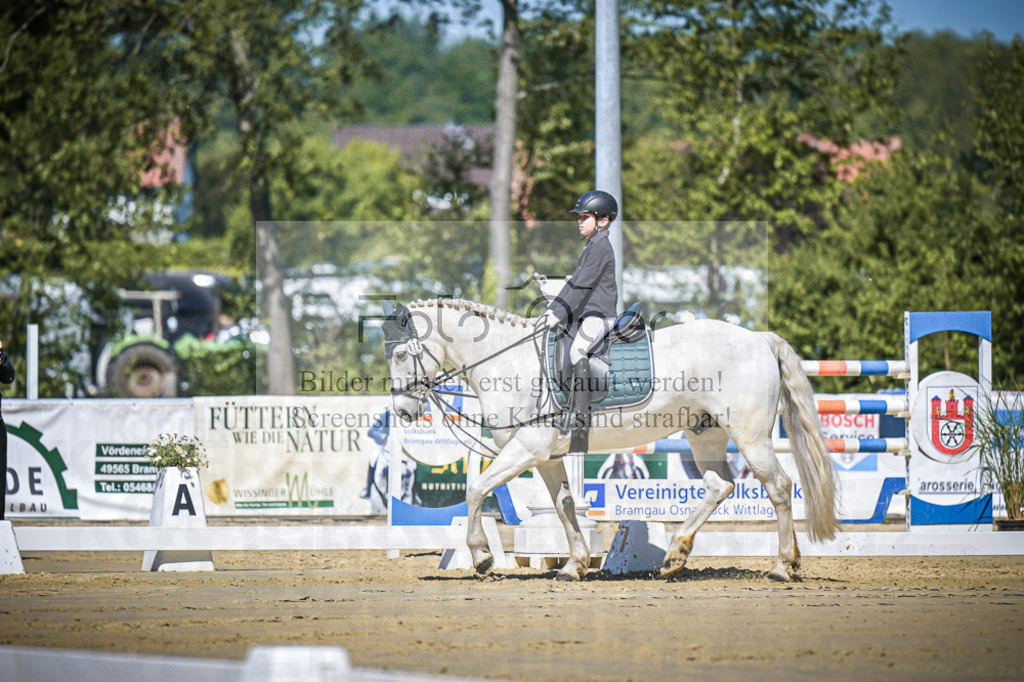 DOS_7752 | Entdecke hochwertige Reitturnierfotos von Foto Oger. Professionell, emotional und authentisch – jetzt Lieblingsmomente im Shop bestellen.Deutschlandweite Turnierfotografie. - Realisiert mit Pictrs.com