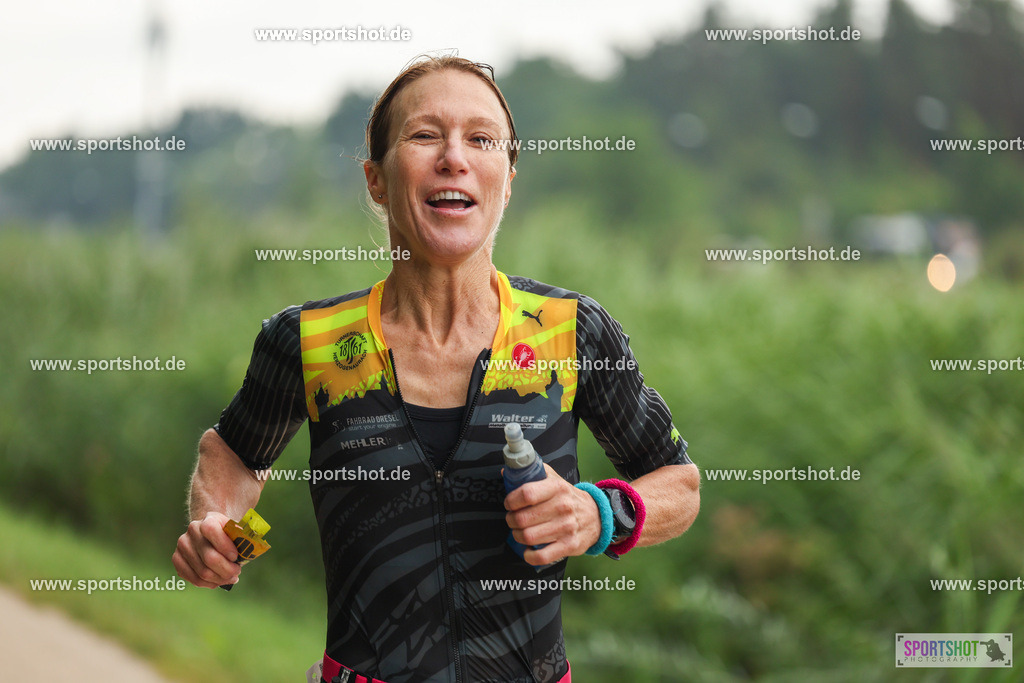 LUR_1878 | 34. M-net Erlanger Triathlon 2025 #erlangertriathlon  #mnettriathlon2025 #mnettriathlon #team #olympischedistanz #mitteldistanz #triathlon #maindonaukanal  #erlangertriathlon2025 #yourpictrs #tv1848 #tv1848erlangen  #triathlonbayern #sportinerlangen #demsportverbunden #sportshot_your_pictrs Copyright: www.sportshot.de