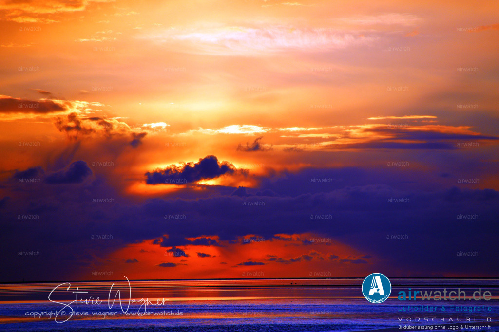 Nordsee, Nordfriesland, Beltringharderkoog, Luettmoorsee, Holmer Siel | Nordsee Sonnenuntergang Wattenmeer - Der Sonnenuntergang über dem Wattenmeer ist ein spektakulärer Anblick, der oft bei Ebbe bestaunt wird. Hier sind einige Orte, an denen Sie den Sonnenuntergang über dem Wattenmeer erleben können: Beltringharderkoog, Luettmoorsee, Holmer Siel