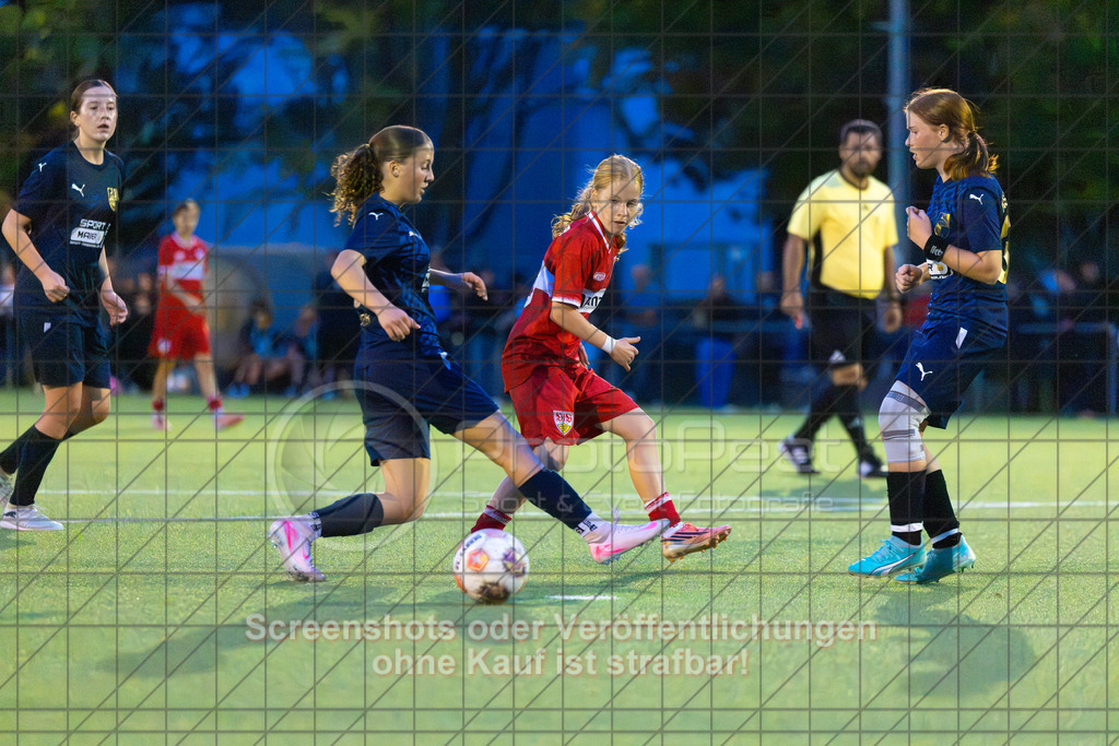 20261007_190504_0077_(c)_by_PhotoPeet | #,ASV Spartania Eislingen (blau) vs. VFB Stuttgart (rot), Fußball, Verbandspokal der B-Juniorinnen,  Saison 2026/2027, Kunstrasenplatz, Öschhalle, 73054 Eislingen, 07.10.2026 - 18:30 Uhr,Foto: PhotoPeet / Sport- &amp; Eventfotografie / Peter Harich