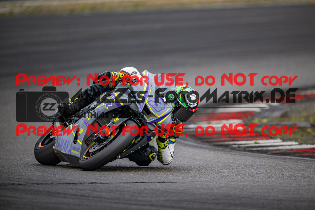 MaZZes_FotoMatrix_230719_1838 | WEISS