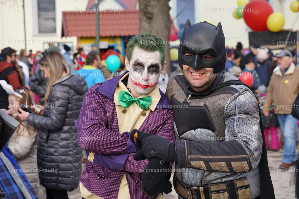 news-2023-Feb11-Fasching-Weissenbach-DSC02091 | Info aus dem Bezirk Reutte/Ausserfern Tirol sowie eine umfangreiche Bilddatenbank über die gesamte Region: Lechtal, Talkessel Reutte, Tannheimertal, Zwischentoren. Lech, Plansee, Zugspitze, Grenztunnel, B179, Fernpassstraße, Verkehr, Lawinen, Tradition, - Realisiert mit Pictrs.com