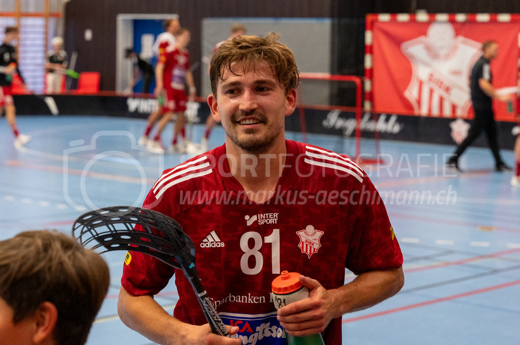 Strängnäs IBK vs Höllvikens IBF - 30. September 2023 | Strängnäs IBK vs Höllvikens IBF
Thomas Arena, Strängnäs
Best Player Tim Aeschmann (#81 Strängnäs IBK).
Bild: Sportfotografie Markus Aeschimann | www.markus-aeschimann.ch - Realisiert mit Pictrs.com