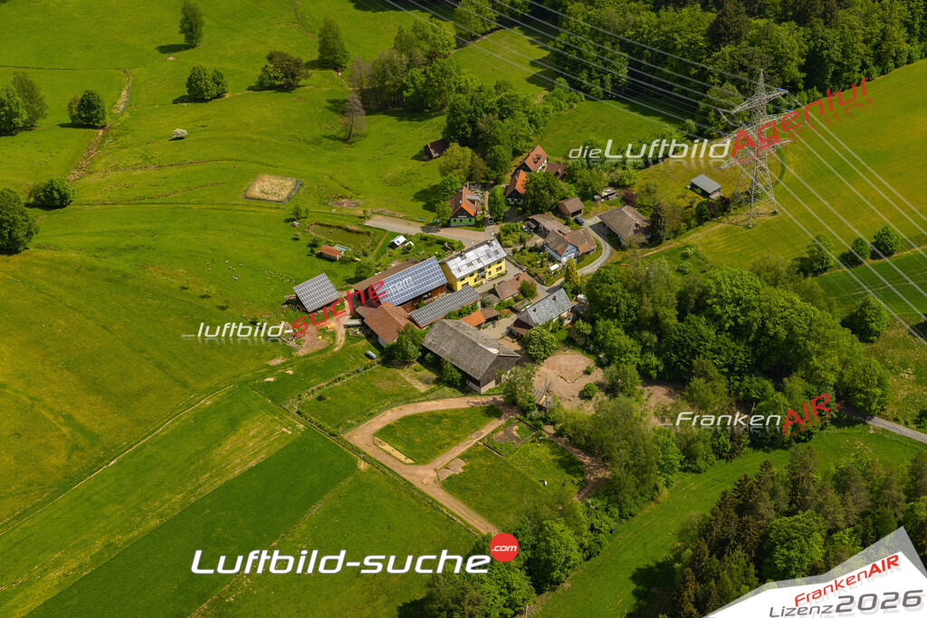 Die Luftaufnahme Haeusles - Mitwitz wurde 2022 vom Flugzeug aus (keine Drohne) erstellt. Hohe Auflösung -für große Poster und Wandbilder geeignet - Garantiert!