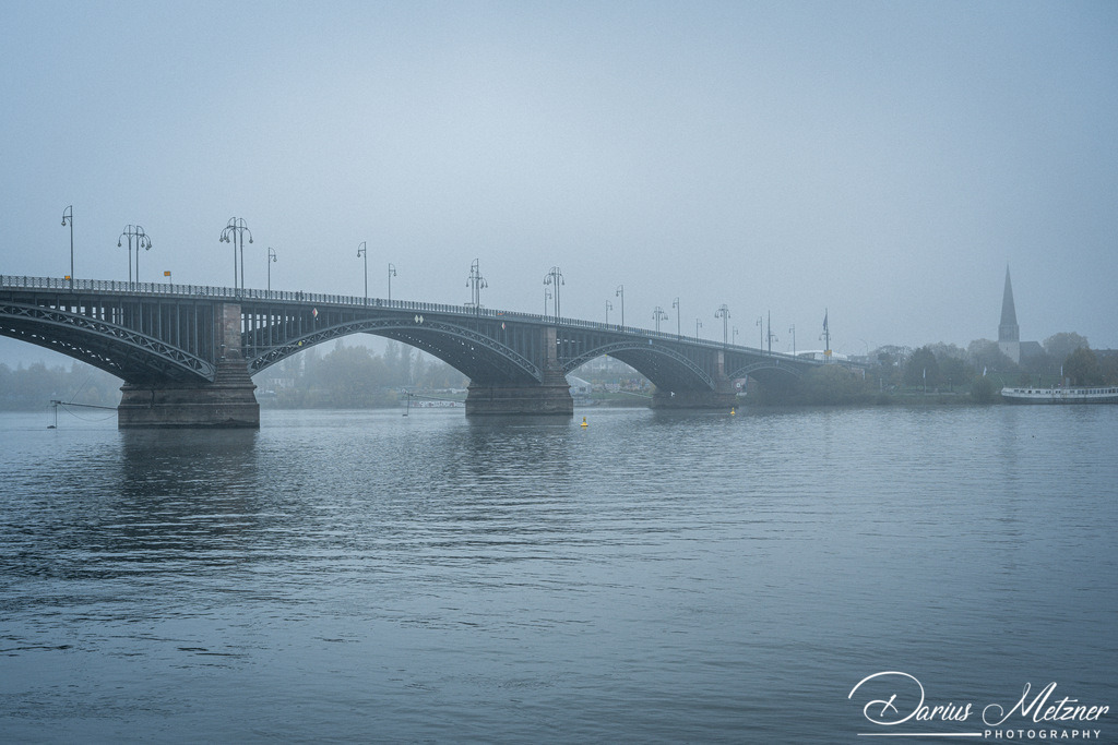 Die Theodor-Heuss-Brücke zwischen Mainz und Wiesbaden | Die Theodor-Heuss-Brücke zwischen Mainz und Wiesbaden