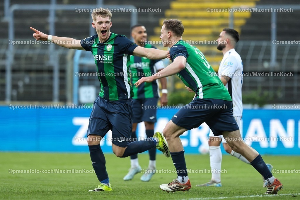 xKWIx24042601047 | 2026.04.24, xkwix, Fußball, Regionalliga West, FC Gütersloh -  Sportfreunde Lotte, Heidewaldstadion, 31.Spieltag, Saison 2025 / 2026: Torschütze Luis Frieling (FC Gütersloh #21) jubelt beim Tor zum 3:0 DFB regulations prohibit any use of photographs as image sequences and or quasi-video. Photo: xKamilxWilkowskixPressefotoKochx
