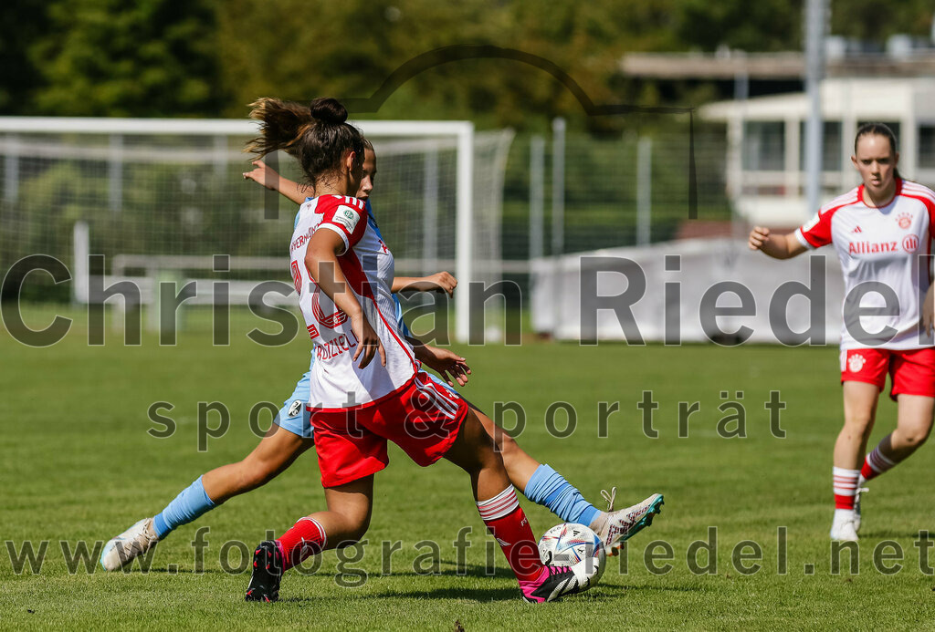 2023-09-09_061_FC_Bayern_Muenchen_gegen_SC_Freiburg | Aschheim, Deutschland, 09.09.2023:
Fußball, B-Juniorinnen-Bundesliga Süd 2023 / 2024, 1. Spieltag, FC Bayern München gegen SC Freiburg, Endergebnis: 4:0

Foto: Christian Riedel / fotografie-riedel.net