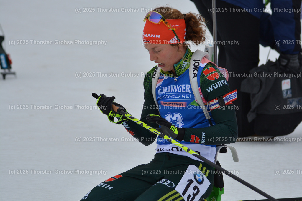 IBU WC Biathlon Oberhof 2018 | DAHLMEIER Laura (GER) im Ziel (Platz 7); IBU WC Biathlon Oberhof 2018, 10 km Verfolgung der Frauen am 06.01.2018 in der DKB Ski Arena in Oberhof, (Deutschland) - Realisiert mit Pictrs.com