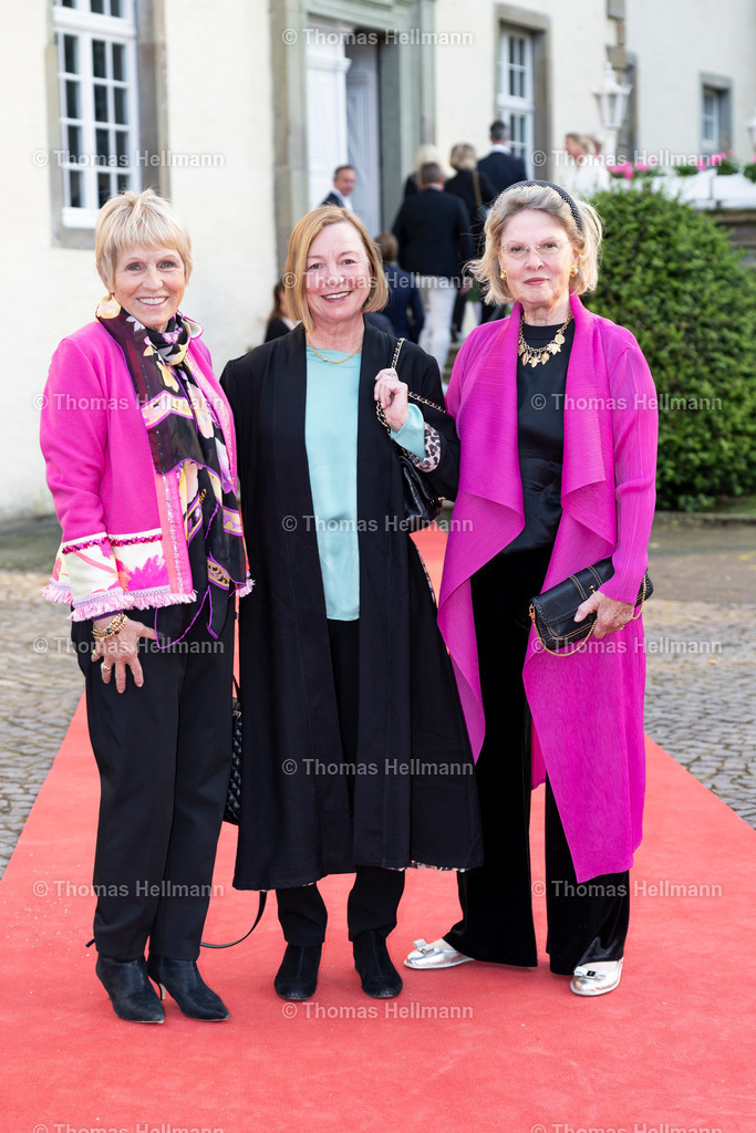 TH_Schlossempfang_19185 | Longines Balve Optimum 2024 am 07.06.24 in Balve, Schloss Wocklum, Thomas Hellmann, Schlossempfang