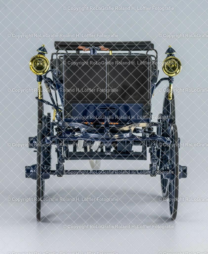 Fahrzeug_10 | Modellfahrzeug in Modellandschaft - Realisiert mit Pictrs.com