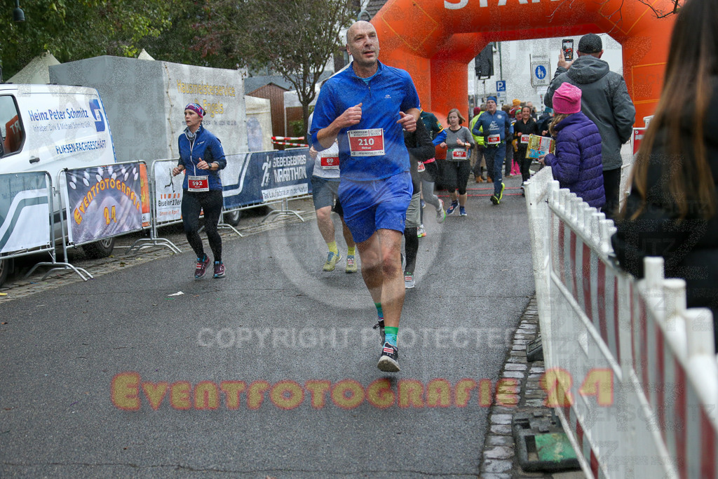 251130_1144_EX1_8538 | Sportfotografie im Rhein-Sieg Kreis, Köln, Bonn, NRW, Rheinland Pfalz, Hessen, etc. Unser Tätigkeitsfeld umfasst den Laufsport vom Volkslauf über den Marathon, Duathlon, Triathon bis zum Ultralauf wie Kölnpfad Ultra oder Schindertrail.
