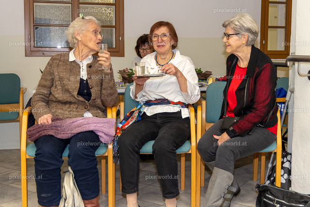 Ball der älteren Generation | Bildershop von pixelworld.at - Realisiert mit Pictrs.com