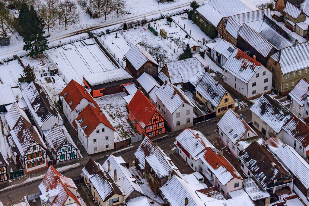 Luftbild: Saarstraße Im Winter bei Schnee in Kandel im Bundesland Rheinland-Pfalz in Deutschland. Foto: IMG_23544.jpg vom 16.01.2010 durch Werner Riehm/FLY-FOTO.de