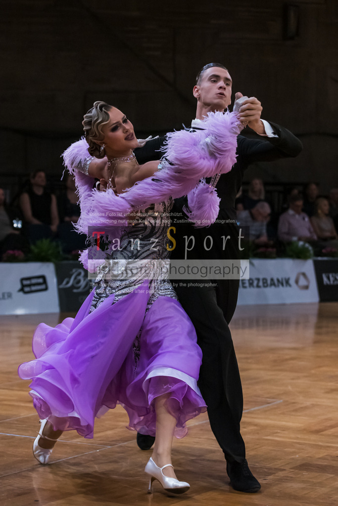 20250822_WDSF-GS-STD_R2_5371 | Tanzsportbilder, Standardtanz, Lateintanz, WDSF, DTV, LTVB, dancecomp, goc, hessen tanzt, blaues band der spree, walzer, tango, wiener walzer, slowfox, quickstepp, samba, rumba, cha-cha-cha, paso doble. jive, hd-kroft photography, turniertanzsport