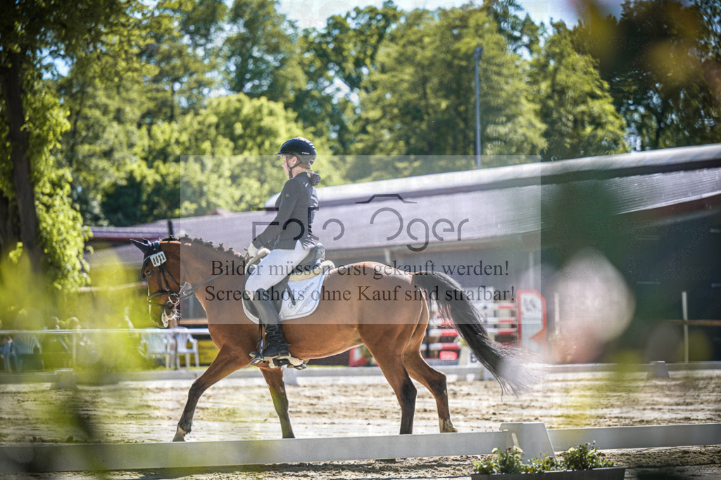 DOS_2567 | Entdecke hochwertige Reitturnierfotos von Foto Oger. Professionell, emotional und authentisch – jetzt Lieblingsmomente im Shop bestellen.Deutschlandweite Turnierfotografie. - Realisiert mit Pictrs.com