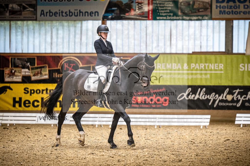 DOS_3192 | Entdecke hochwertige Reitturnierfotos von Foto Oger. Professionell, emotional und authentisch – jetzt Lieblingsmomente im Shop bestellen.Deutschlandweite Turnierfotografie. - Realisiert mit Pictrs.com