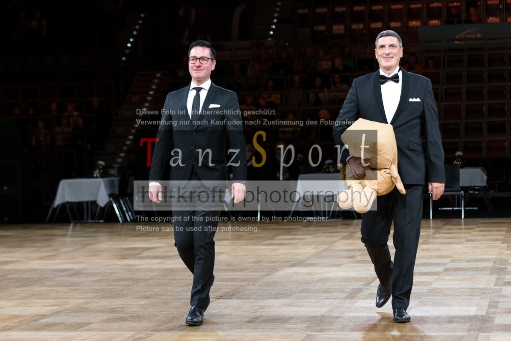 20241109_DM-Formationen_Vorrunde_2969 | Tanzsportbilder, Standardtanz, Lateintanz, WDSF, DTV, LTVB, dancecomp, goc, hessen tanzt, blaues band der spree, walzer, tango, wiener walzer, slowfox, quickstepp, samba, rumba, cha-cha-cha, paso doble. jive, hd-kroft photography, turniertanzsport