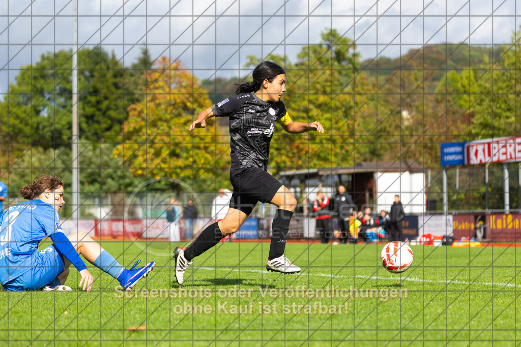 20261010_142018_0224_(c)_by_PhotoPeet | #,1.FC Donzdorf (schwarz) vs. SC Sand (blau), Fußball, EnBW-Oberliga B -Juniorinnen, 05. Spieltag, Saison 2026/2027, Rasenplatz Lautertal Stadion, Süßener Straße 16, 73072 Donzdorf, 10.10.2026 - 14:00 Uhr,Foto: PhotoPeet / Sport- &amp; Eventfotografie / Peter Harich