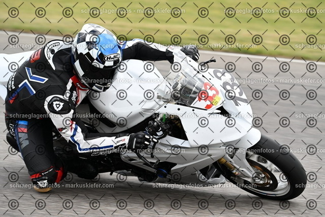 25bt02-0938 | markuskiefer.com - Realisiert mit Pictrs.com