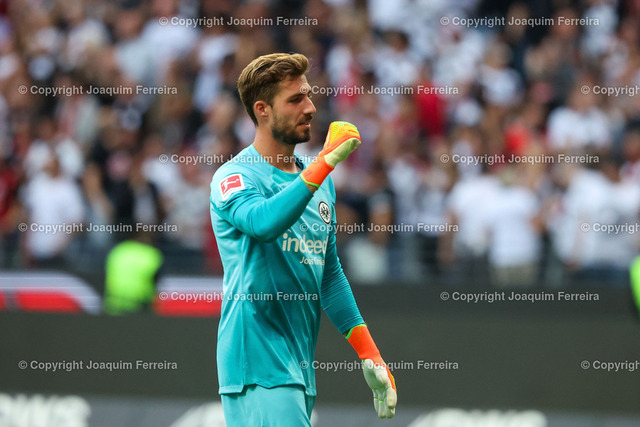 sgevsrblei_2616 | 03.09.2022 xjfx  Fussball 1.Bundesliga Eintracht Frankfurt - RB Leibzig emspor,  v.l.,  Torwart, goalkeeper Kevin Trapp (Eintracht Frankfurt), Torjubel, Goal celebration, celebrate the goal 





(DFL/DFB REGULATIONS PROHIBIT ANY USE OF PHOTOGRAPHS as IMAGE SEQUENCES and/or QUASI-VIDEO) - Realisiert mit Pictrs.com