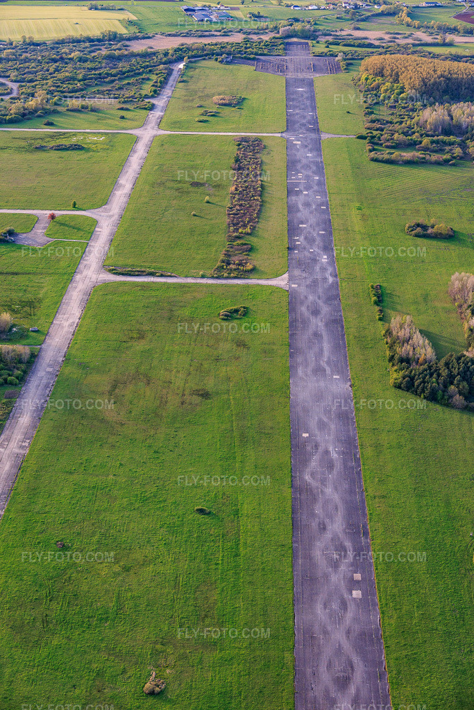 Aerial view: Runway of the former Grostenquin military airfield from the southeast in Bistroff in the state Moselle, France.Photo: IMG_154338.jpg taken on 04/17/2026 by Werner Riehm/FLY-FOTO.comResolution of the original: 4000 x 6000 px