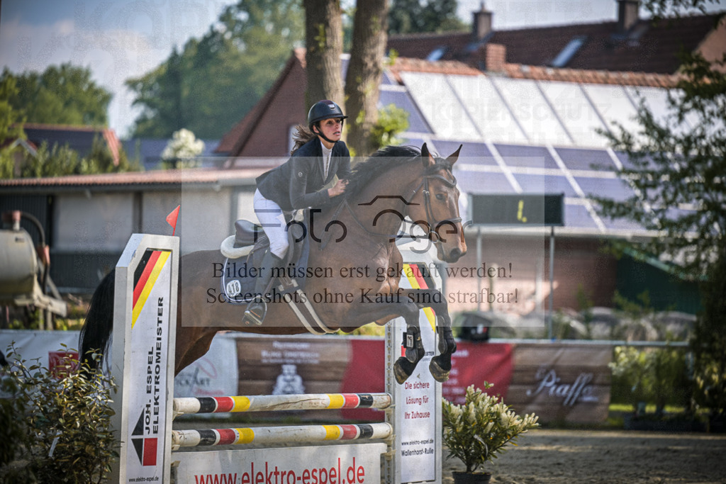 DOS_5551 | Entdecke hochwertige Reitturnierfotos von Foto Oger. Professionell, emotional und authentisch – jetzt Lieblingsmomente im Shop bestellen.Deutschlandweite Turnierfotografie. - Realisiert mit Pictrs.com