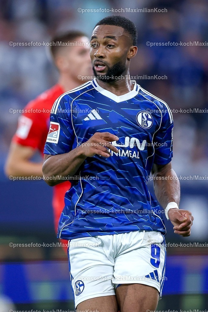 S0413092501189 | 13.09.2025, Fußball, FC Schalke 04 - Holstein Kiel, 5.Spieltag, 2. Fußball Bundesliga, Veltins-Arena Gelsenkirchen, Saison 2025 2026: Moussa Sylla&nbsp;(Schalke04 #09) DFB regulations prohibit any use of photographs as image sequences and or quasi-video.