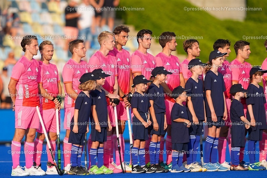 xydrx12082504056 | 12.08.2025, xydrx, Herren EuroHockey Championship 2025, Gruppenphase, Gruppe B, Deutschland - Polen, Sparkassenpark Mönchengladbach: die Deutsche Feldhockey Nationalmannschaft steht in Reihe