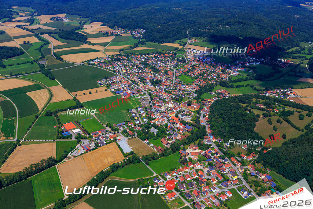 Die Luftaufnahme der Stadt Wiesent wurde 2017 vom Flugzeug heraus erstellt ( keine Drohne )- hohe Auflösung für beste Qualität