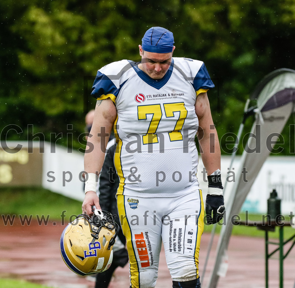 2022-05-29_059_Erding_Bulls_gegen_Nuernberg_Rams | Erding, Deutschland, 29.05.2022:
Fußball, Regionalliga 2022, 5. Spieltag, Erding Bulls gegen Nürnberg Rams, Endergebnis: 10:16

Max Schmidt von Schmidt (Erding Bulls, #77)

Foto: Christian Riedel / fotografie-riedel.net