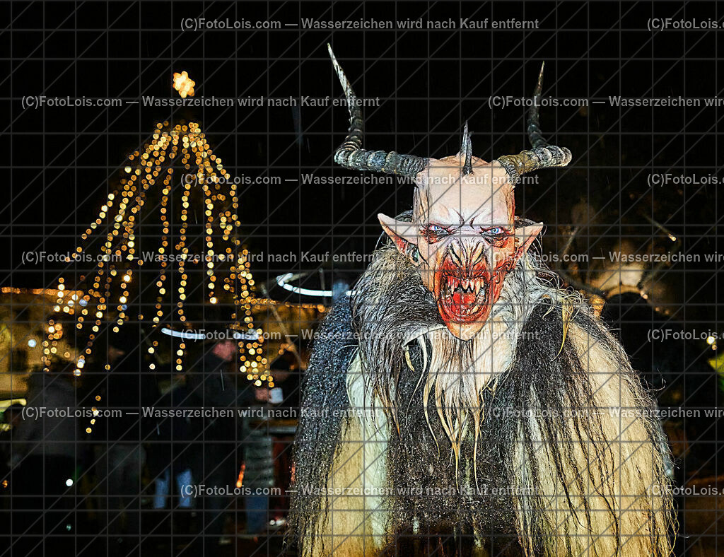 ALP7318_Wieselburger Advent_Zwieslteifln | (C)FotoLois.com, Alois Spandl. 25igster WIESELBURGER ADVENT, Perchtenlauf der 'Zwieslteifln', Fr 22. Dez. 2023.