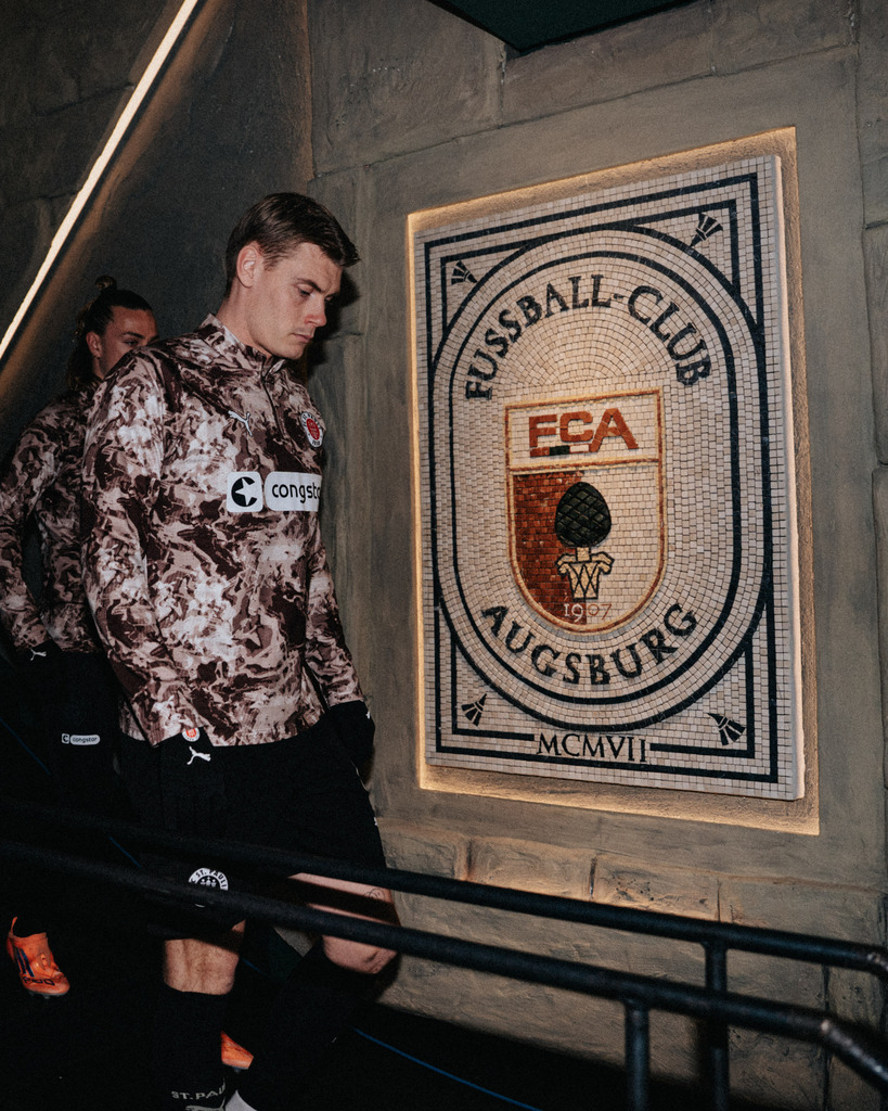 FCS01335 | Der offizielle Shop für FC St. Pauli Fotos. Wähle aus Spielszenen & Fanmomenten dein FCSP Wunschformat. Wir liefern Millerntor-Atmosphäre.