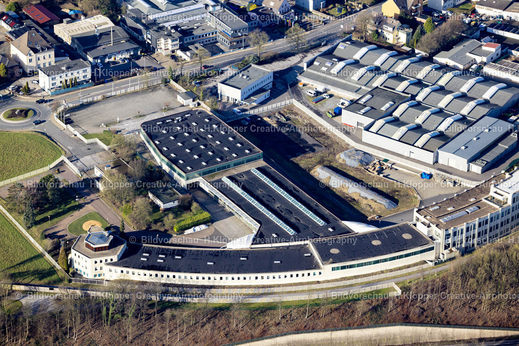 Luftbild Velbert-8661 | Luftbildfotografie Gebäude und Produktionshallen auf dem Fabrikgelände " SEBO Stein & Co. GmbH " an der Wülfrather Straße in Velbert im Ruhrgebiet im Bundesland Nordrhein-Westfalen, Deutschland - Realisiert mit Pictrs.com