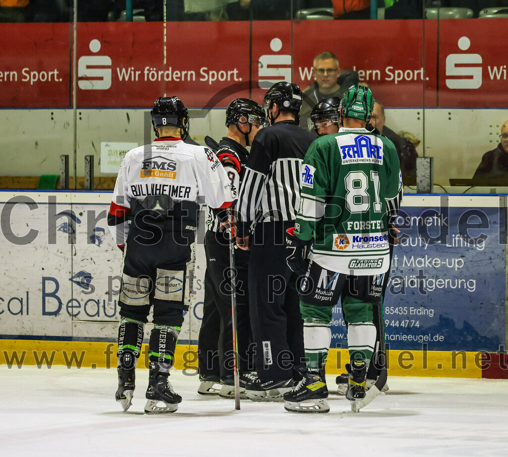2023-11-12_140_TSV_Erding_gegen_EHC_Koenigsbrunn | Erding, Deutschland, 12.11.2023:
Eishockey, Bayernliga Vorrunde 2023 / 2024, 9. Spieltag, TSV Erding gegen EHC Königsbrunn, Endergebnis: 3:2

Maximilian Forster (Erding Gladiators, #81)

Foto: Christian Riedel / fotografie-riedel.net