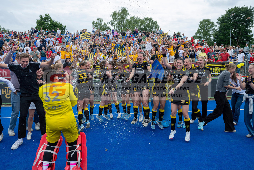 Final4_20250601-1314-Z82_9167 | Krefeld, Deutschland, 01.06.2025:  Feldhockey Final4 2025 – „Deutsche Feldhockey-Meisterschaften 2025“ Harvestehuder HTC - Düsseldorfer HC (Finale Damen) im Gerd-Wellen-Hockeyanlage am 01.06.2025 in Krefeld, Deutschland. (Foto von Kramhöller/Fehrmann/Kaste)Krefeld, Germany, 01.06.2025: Feldhockey Final4 2025 – „Deutsche Feldhockey-Meisterschaften 2025“ Harvestehuder HTC - Düsseldorfer HC (Finale Damen) in Gerd-Wellen-Hockeyanlage at 01.06.2025 in Krefeld, Deutschland. (Foto from Kramhöller/Fehrmann/Kaste)