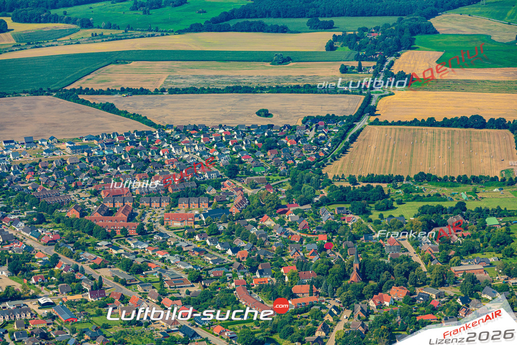 Neue Luftbildaufnahme der Stadt Pampow - Das Luftbild wurde 2025 vom UL-Flugzeug heraus erstellt ( keine Drohnenaufnahme ) - Hochauflösende Luftaufnahme - für Wandbilder und großformatige Ausdrucke geeignet. Das besondere Geschenk!Hier alle&nbsp;Infos zur Lizenzierung der LuftaufnahmeWir fliegen auch dieses Jahr wieder in Ihre Region um Luftbilder zu erstellen.- Luftbild anfragen