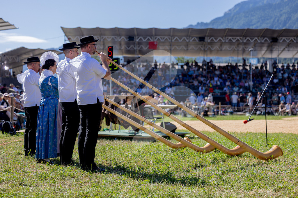 ISAF2026_2G_00286 | Die Schwinger des Schwyzer Kantonalen Schwingerverbandes: Fotos, die Dynamik und Leidenschaft festhalten, sowie emotionale Momente aus dem traditionellen Schwingsport zeigen. - Realisiert mit Pictrs.com