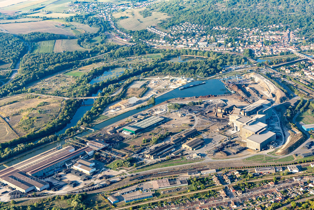 Aerial view: SAM NEUVES Maisons in Neuves-Maisons in the state Meurthe et Moselle, France. – Photo: IMG_117879.jpg taken on 09/14/2019 by Werner Riehm/FLY-FOTO.com – Resolution of the original: 5298 x 3532 px