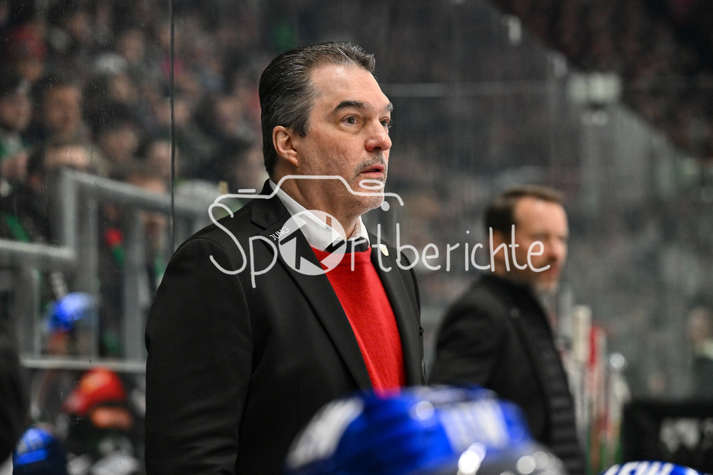 Augsburger Panther - Nürnberg Ice Tigers | im Bild Larry MITCHELL Headcoach Augsburger Panther / Freisteller / Einzelfoto / DEL: Augsburger Panther - Nuernberg Ice Tigers, Curt Frenzel Stadion am 03.01.2025