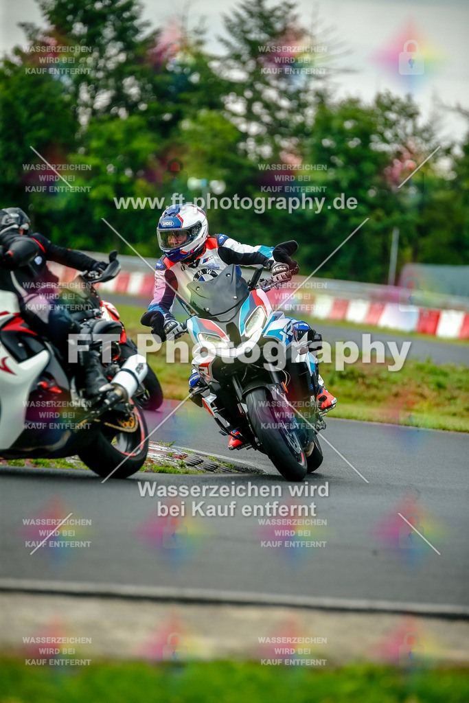 VBK-3817 | Hier findet Ihr Bilder von Touristenfahrten auf der Nürburgring Nordschleife oder von anderen Veranstaltungen die ich besucht habe. Viel Spass beim Durch Schauen 