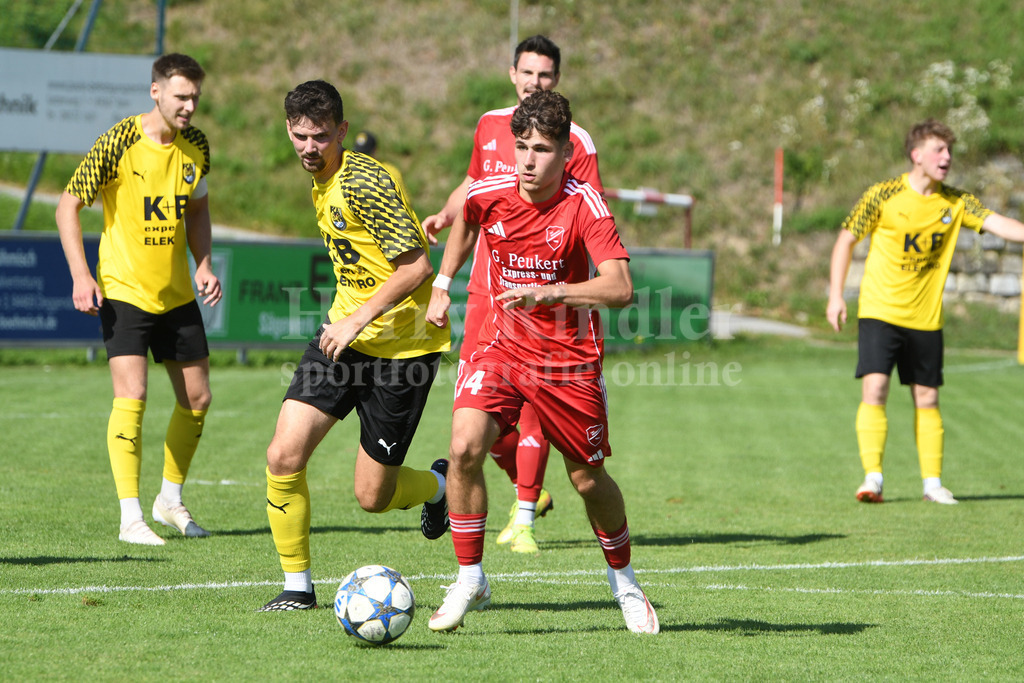 TSV Seebach : FC AmbergSpVgg GW Deggendorf : TSV Karpfham | Lukas Semmler (TSV Seebach) überzeugte auf voller Linie, nicht nur wegen dem 1:0 Führungstreffer - Realisiert mit Pictrs.com