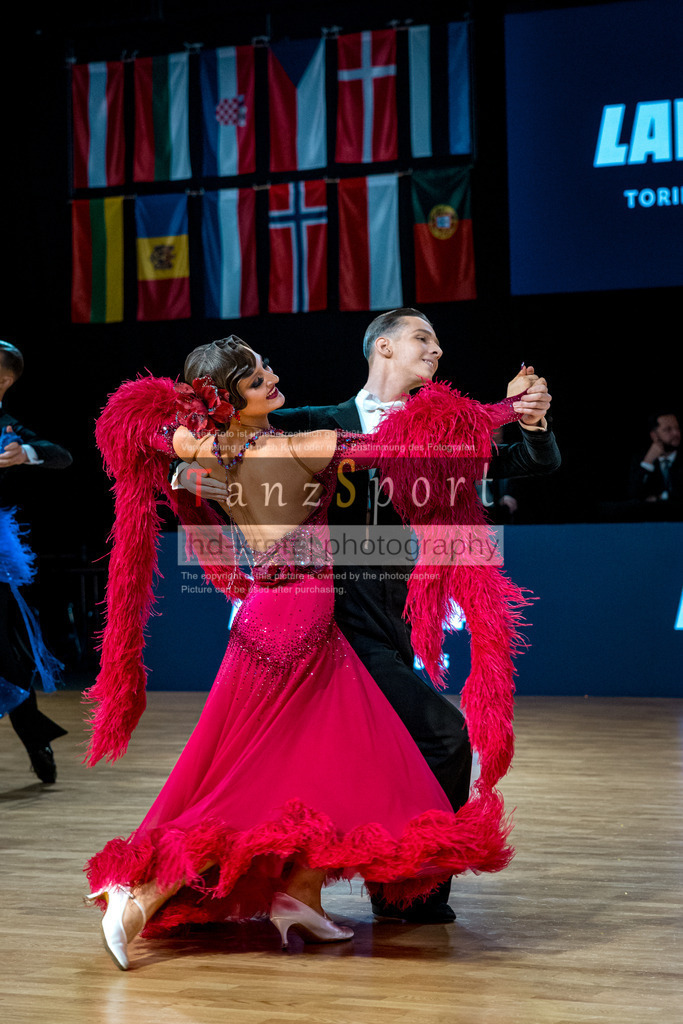 20251212_WDSF_World_Ch_Cup_RS-Std_1479-2 | Tanzsportbilder, Standardtanz, Lateintanz, WDSF, DTV, LTVB, dancecomp, goc, hessen tanzt, blaues band der spree, walzer, tango, wiener walzer, slowfox, quickstepp, samba, rumba, cha-cha-cha, paso doble. jive, hd-kroft photography, turniertanzsport