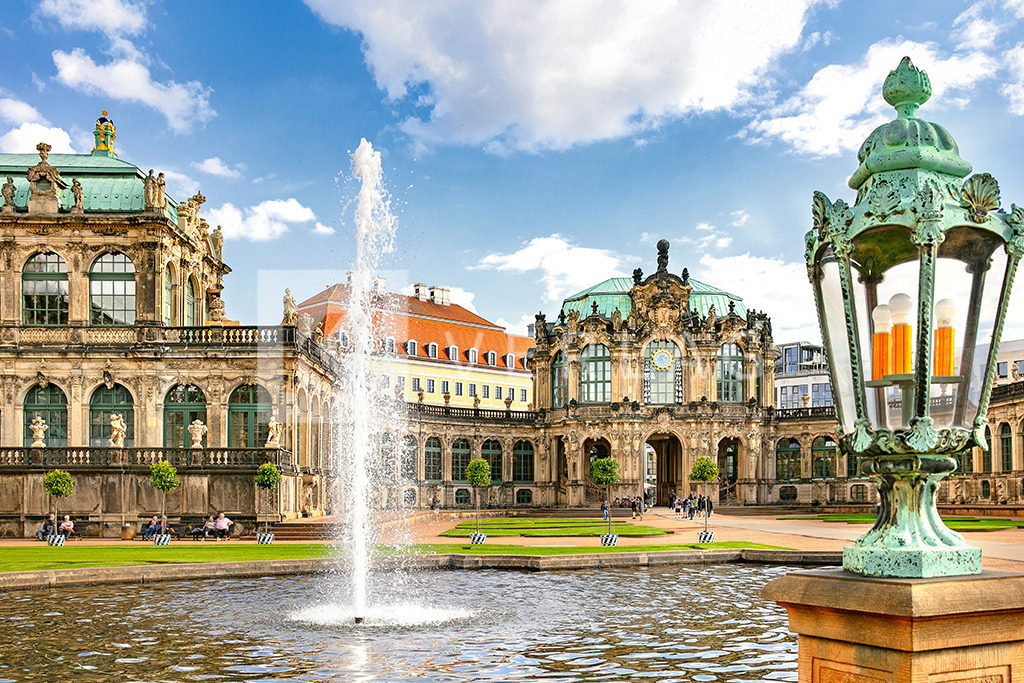 Zwinger-Glockenspielpavillon_FOCO4772 | Blick auf den Glockenspielpavillon in der historischen Zwingeranlage vor dem Umbau - Realisiert mit Pictrs.com