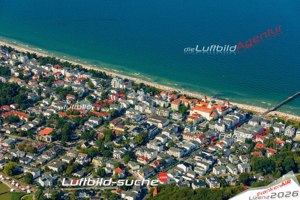 Neue Luftbildaufnahme der Stadt Binz - Das Luftbild wurde 2025 vom UL-Flugzeug heraus erstellt ( keine Drohnenaufnahme ) - Hochauflösende Luftaufnahme - für Wandbilder und großformatige Ausdrucke geeignet. Das besondere Geschenk!Hier alle&nbsp;Infos zur Lizenzierung der LuftaufnahmeWir fliegen auch dieses Jahr wieder in Ihre Region um Luftbilder zu erstellen.- Luftbild anfragen