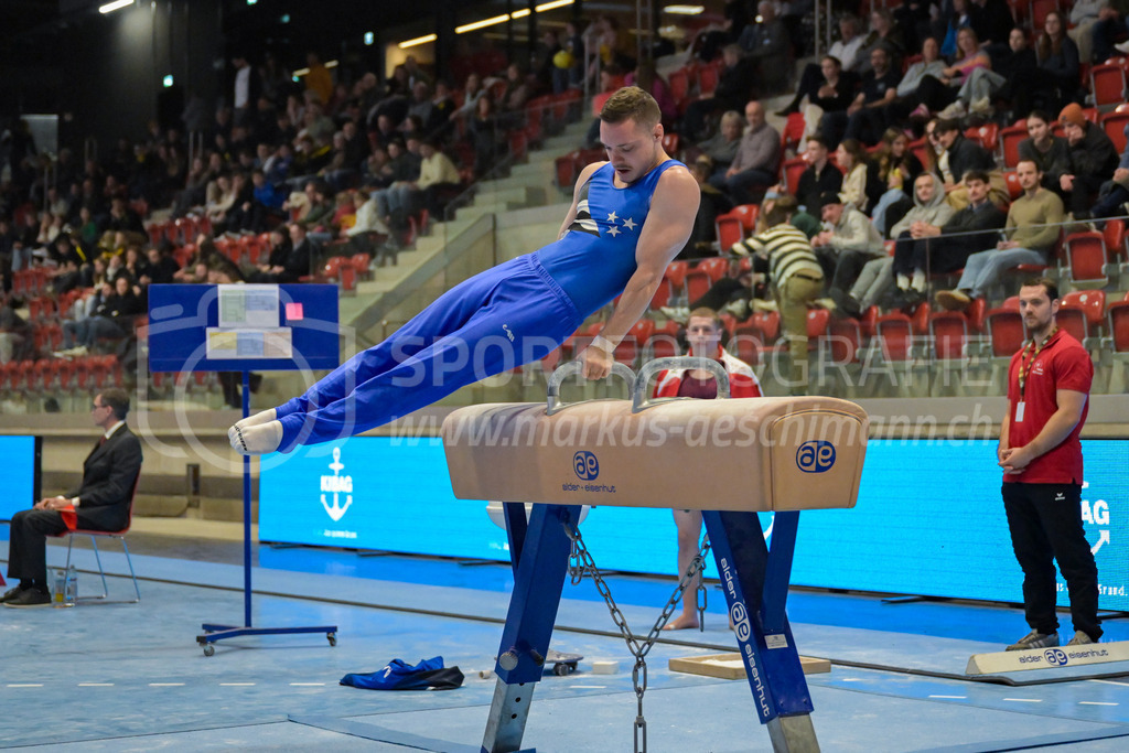 Schweizer Meisterschaften Kunstturnen Mannschaften Männer (A) - 22. November 2025 | Schweizer Meisterschaften Kunstturnen Mannschaften Männer (A)AXA Arena, WinterthurBild: Sportfotografie Markus Aeschimann | www.markus-aeschimann.ch - Realisiert mit Pictrs.com