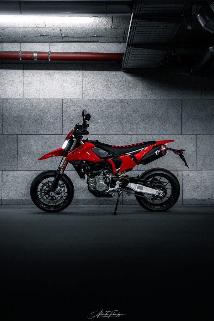 Hypermotard 698 Mono | Entdecken Sie die faszinierende Welt von Alexander Tschuncky Arts: Kreative Fotografie, atemberaubende Automobilkunst und hochwertiger Bilderdruck. Lassen Sie sich inspirieren! - Realisiert mit Pictrs.com