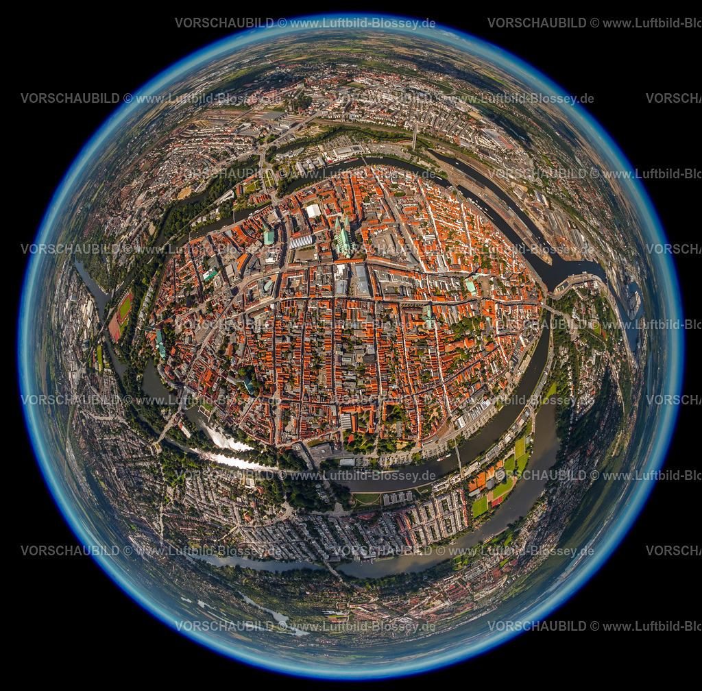 Luebeck12084690A | Altstadt von Luebeck,  St.Jakobi-Kirche, St.Marien-Kirche, St.Petri-Kirche, St.Aegidien-Kirche, Luebecker Dom, Trave, Luebeck, Ostsee, Schleswig-Holstein, Deutschland, Europa